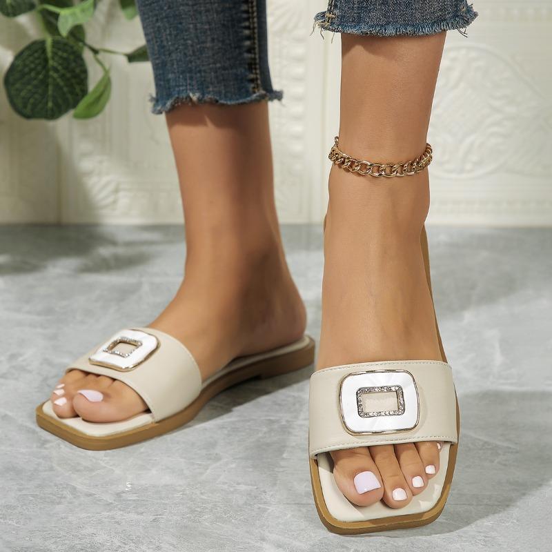 2024 Модная обувь для женщин Базовые женские тапочки Модные повседневные тапочки с металлическим украшением Новые женские тапочки с открытым носком на плоской подошве