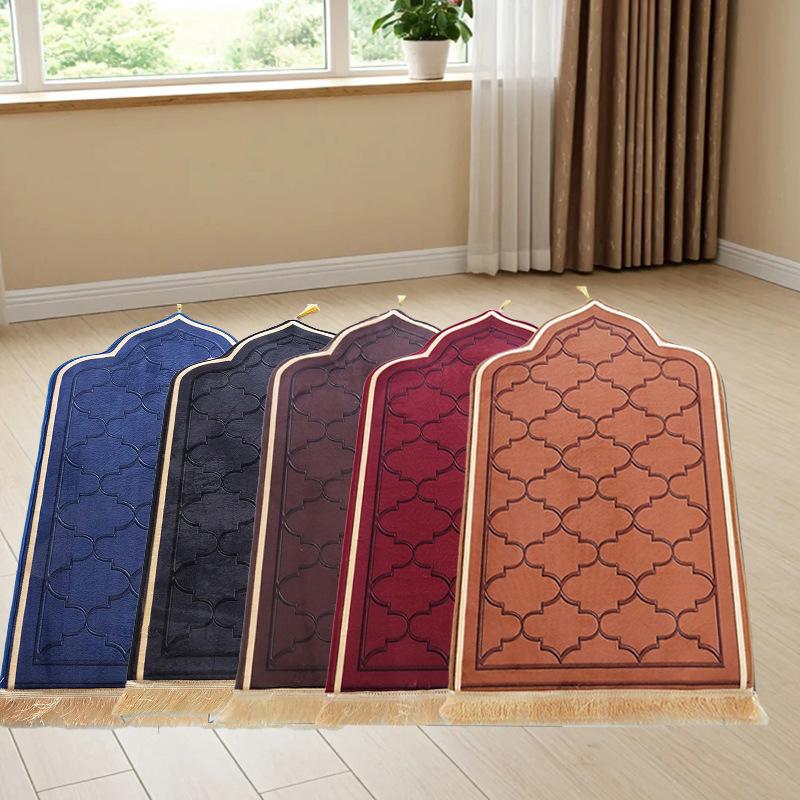 Non-slip Portable Flannel Carpet Prayer Mat Soft Flannel Travel Prayer Rug Worship Kneel Embossing Floor Carpets for Muslim Ramadan