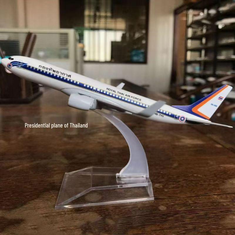 Модели из сплава президентских самолетов: ATR FK50, C919, A350, B747, A320, A330, A380