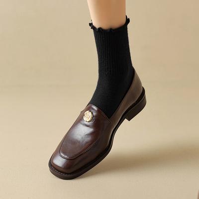 Новые повседневные маленькие кожаные туфли для женщин, удобные нескользящие женские туфли на толстой подошве, с мелким вырезом, низкие, на одной педали, на четыре сезона, больших размеров, sin