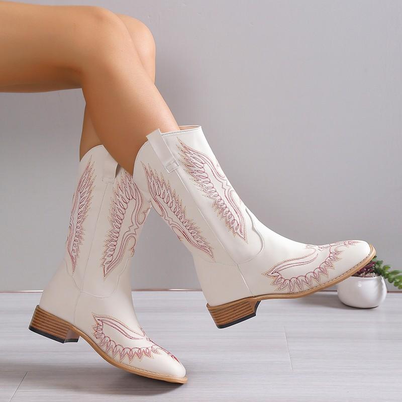 Модные женские зимние ботинки 2024 года, сохраняющие тепло в стиле, повседневные женские ботинки большого размера с вышивкой, с острым носком и каблуком, женская обувь