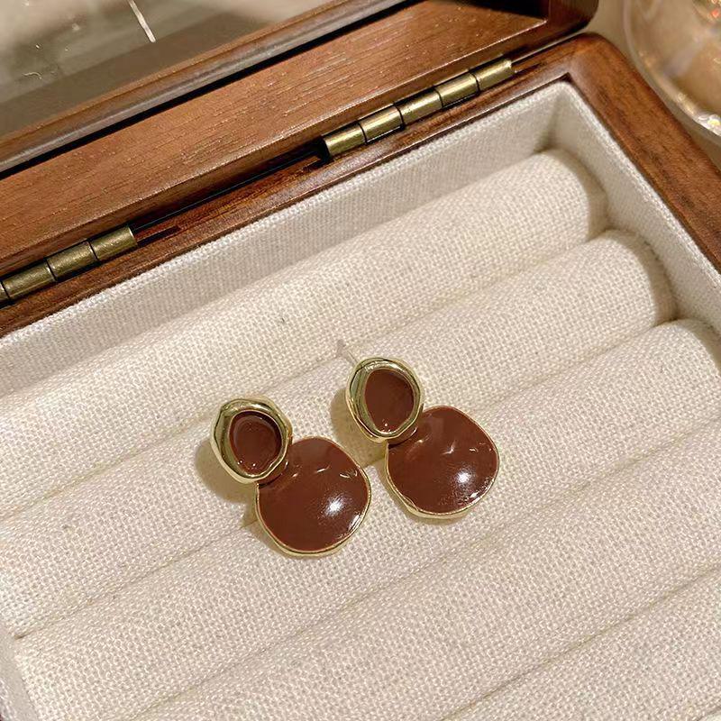 Серьги Maillard Color French High-End Milk Coffee — модный ретро-дизайн, гонконгский стиль, для женщин