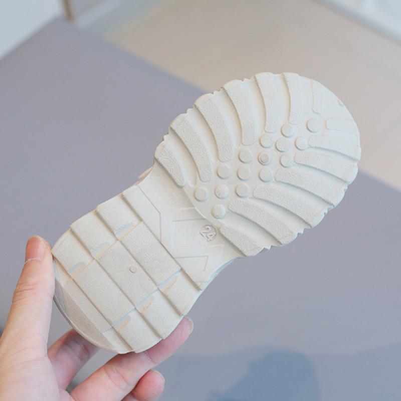 Детские кроссовки. Новые весенние и осенние туфли для папы для мальчиков. Нескользящие маленькие белые туфли для девочек. Детская повседневная обувь на мягкой подошве.