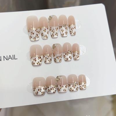 Чисто ручная работа Фототерапия Носимая накладка для ногтей Пудра Леопардовый принт Носимый ноготь Готовый продукт Многоразовый пластырь для ногтей