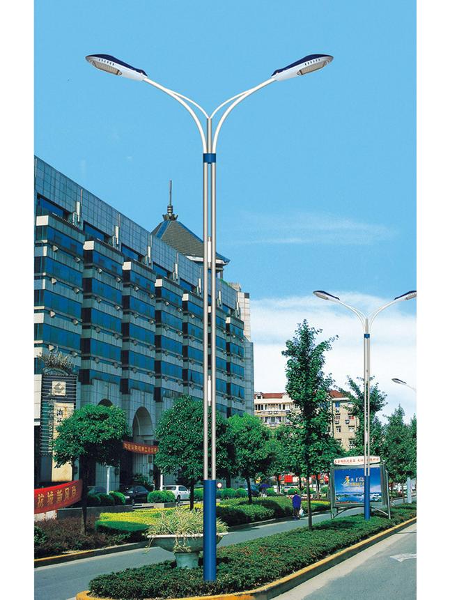 Светодиодный уличный светильник с двумя кронштейнами для городских и сельских дорог