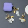 Elegant Pearl Keychain Luxury Shell Flower Leaf Pearl Keyring Handbag Charm DIY Car Key Accessories for Women Stylish Gift