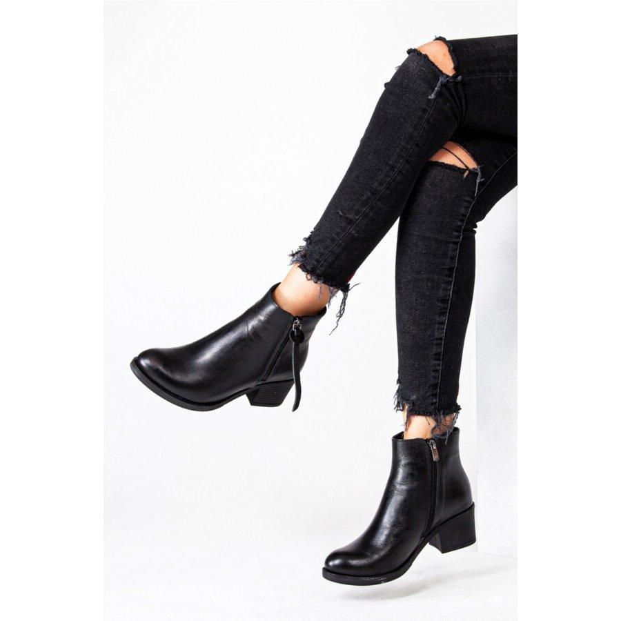 Женские сапоги из натуральной кожи на каблуке