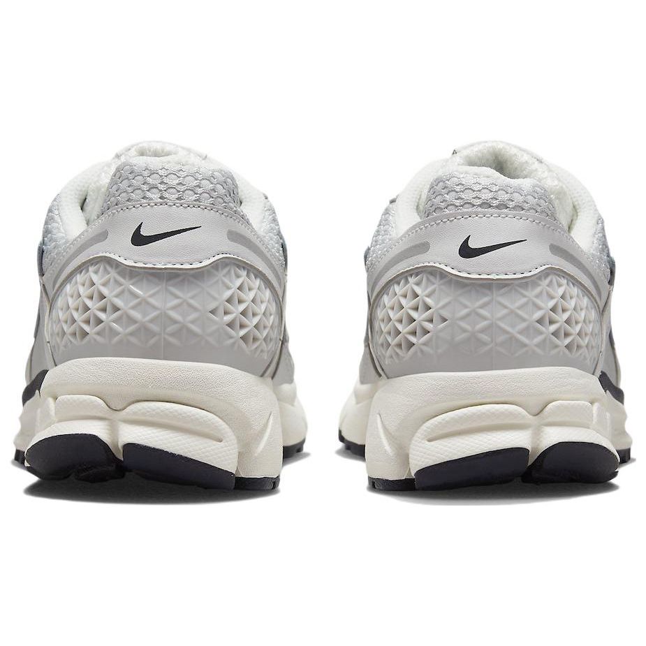 Nike Air Zoom Vomero 5 Photon Dust серебристо-металлик женские кроссовки Chrome Gridiron Sail FD0884-025