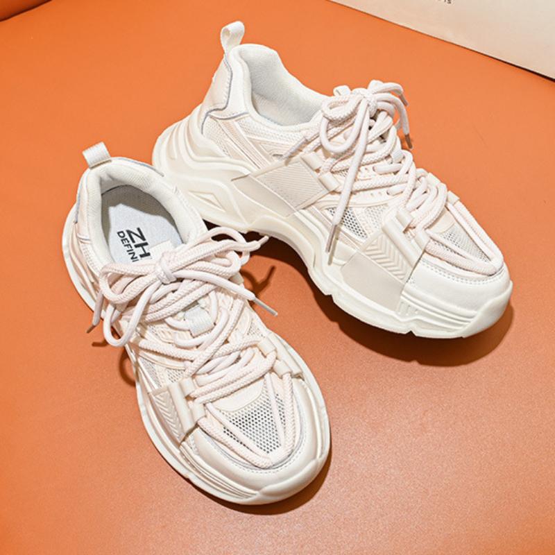 Повседневные дышащие женские кроссовки с толстой подошвой и увеличенным подъемом 2024 года, новые модные простые универсальные туфли белого цвета, летнее время
