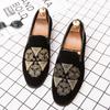 Модные дизайнерские кожаные туфли с вышивкой, роскошные повседневные официальные туфли для вождения, черные мокасины, мужские мокасины, итальянские свадебные офисные туфли для мужчин