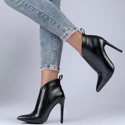 Ботильоны челси на высоком каблуке с острым носком однотонные для осени, они высокие и носятся поверх коротких модных ботинок.