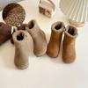 2024 Детские модные ботинки для девочек, зимние новые британские стили, мягкая подошва, нескользящие, универсальные, сохраняющие тепло, плюшевые кожаные туфли