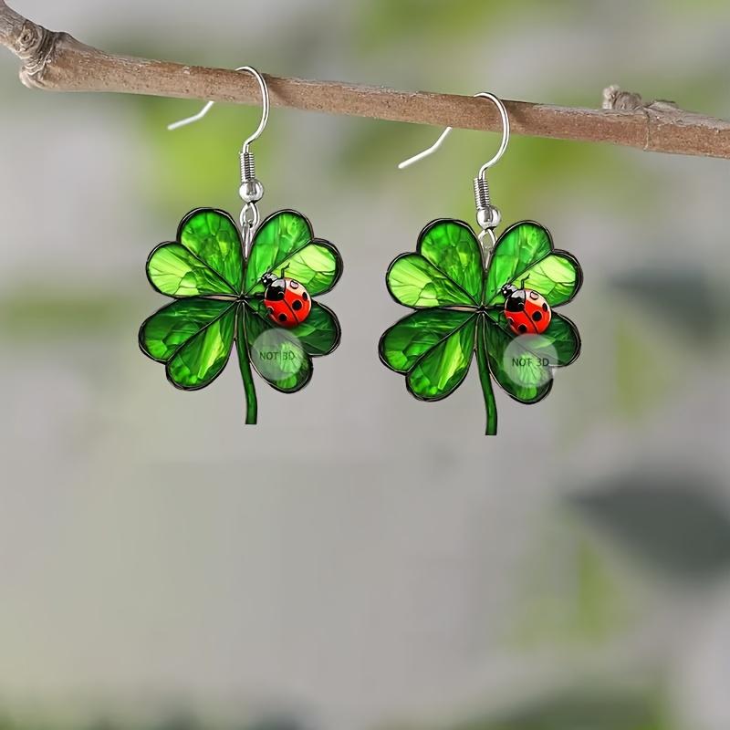 1 pair of acrylic St. Patrick's Holiday Party green four-leaf clover ladybug clover earrings for men and women, holiday gift