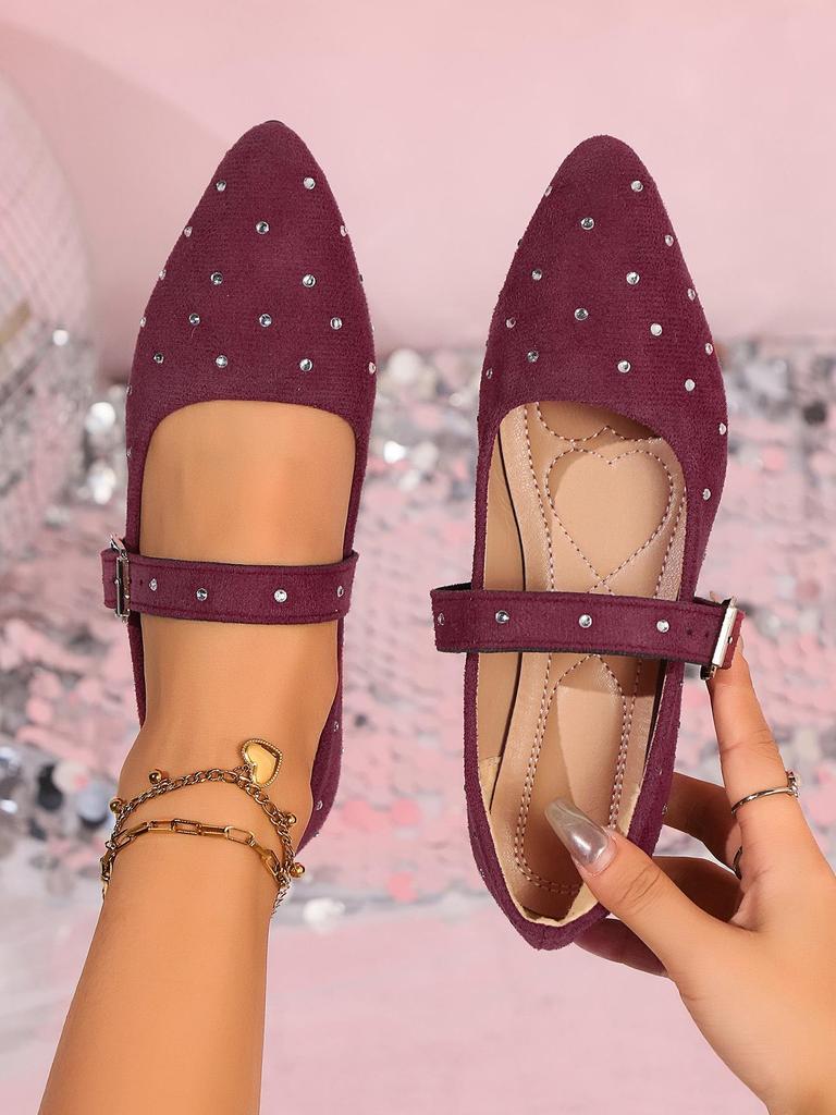 Туфли Мэри Джейн с одним ремешком и заостренным носком из металла и заклепками, весна/лето 2024 г.