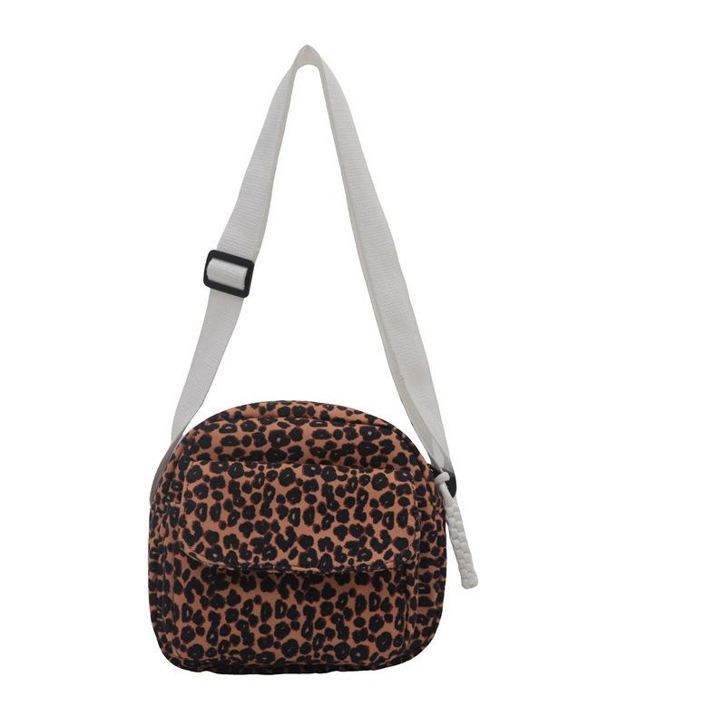 Корейская версия модного нишевого дизайна мягкая повседневная сумка-мессенджер на плечо с леопардовым принтом 2025 осень новая сумка для покупок и поездок