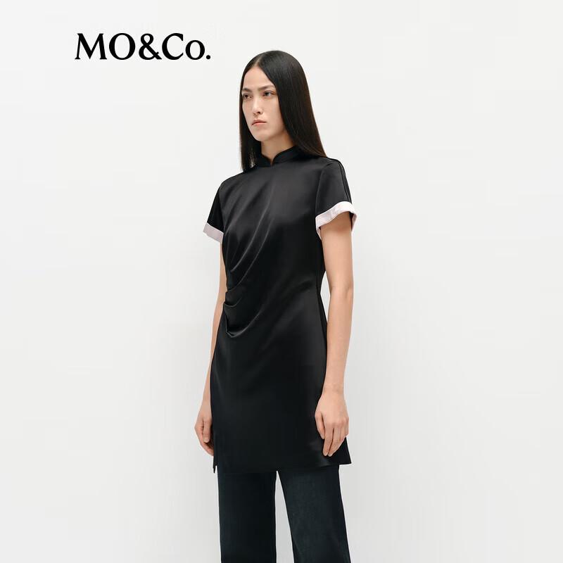 МО&Ко. Новое мини-платье в китайском стиле из ацетата с плиссировкой и разрезом