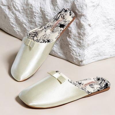 Модные роскошные шелковые шлепанцы с принтом, женские милые шлепанцы с украшением в виде банта-бабочки, современные шлепанцы, удобные элегантные домашние тапочки