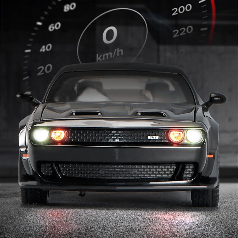 1/32 Dodge Challenger SRT Alloy Sports Car Model Simulation Diecast Metal Toy Muscle Car Model Sound and Light Children's Toys Gift