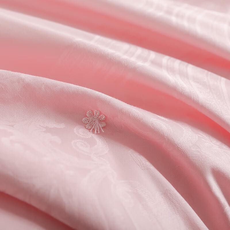 All-Season 100% Mulberry Silk Quilt with Jacquard Cover