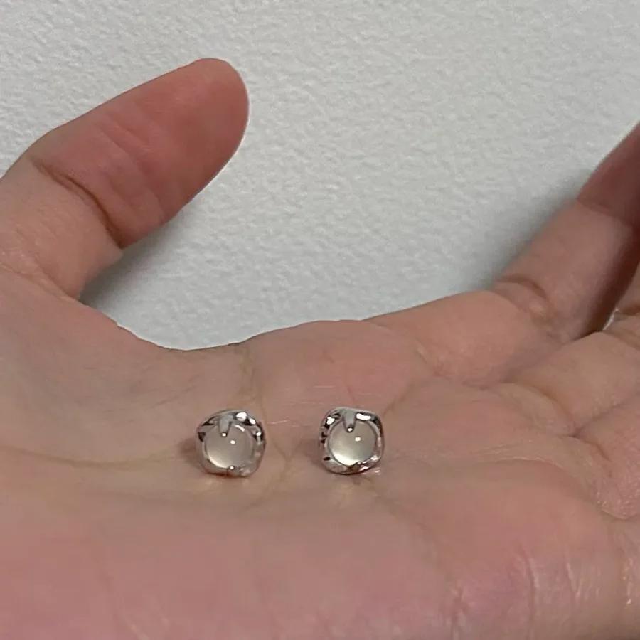 Нишевые серьги в отстраненном стиле: Серебро 925 пробы с фееричной элегантностью, минималистичный дизайн в национальном стиле.