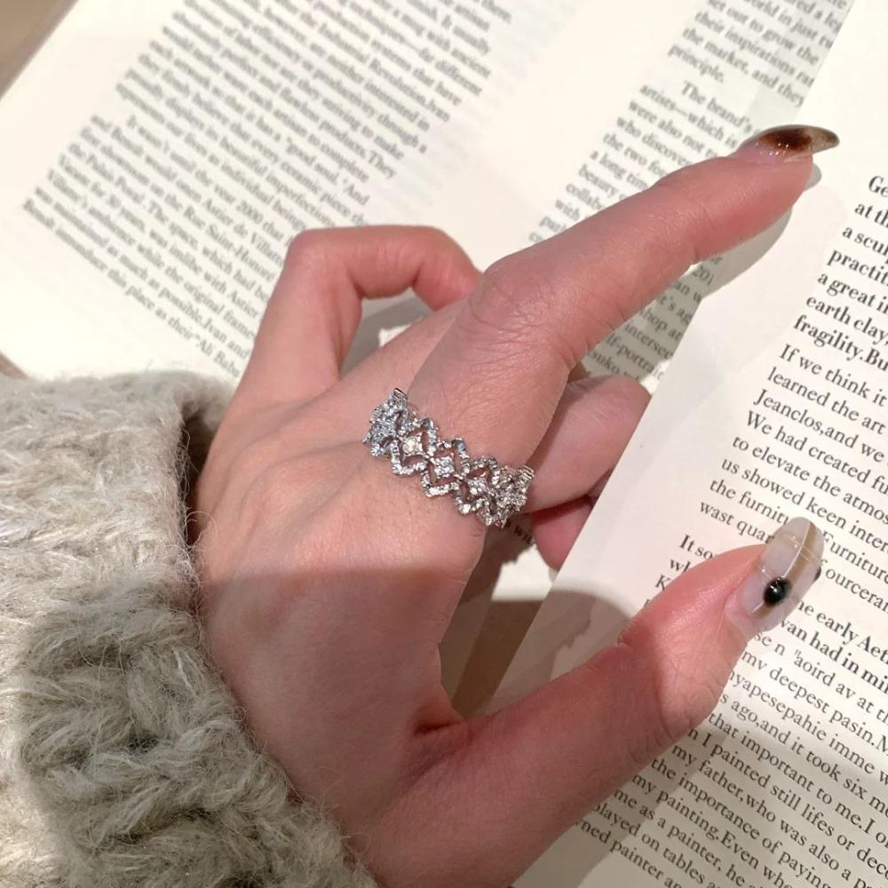 Italian Vintage Lace Rings for Women Elegant Diamond Rhinestone Gold Plated Hollow Design Fashion Jewelry