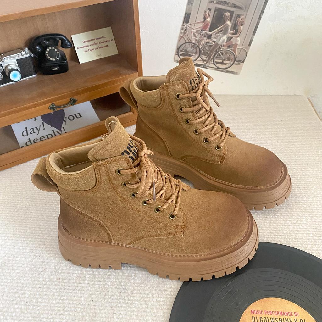 A9852 высококачественные ботинки Martin на толстой подошве женские ботинки из ревеня короткие ботинки осень 2024 новые ботинки локомотив короткие ботинки