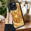 Чехол для телефона: 2D плоский дизайн, подходящий для защитного чехла iPhone 18, 17, 16, 15, 14, 13 Pro, маленькая желтая уточка, играющая на саксофоне, идеальное Рождество