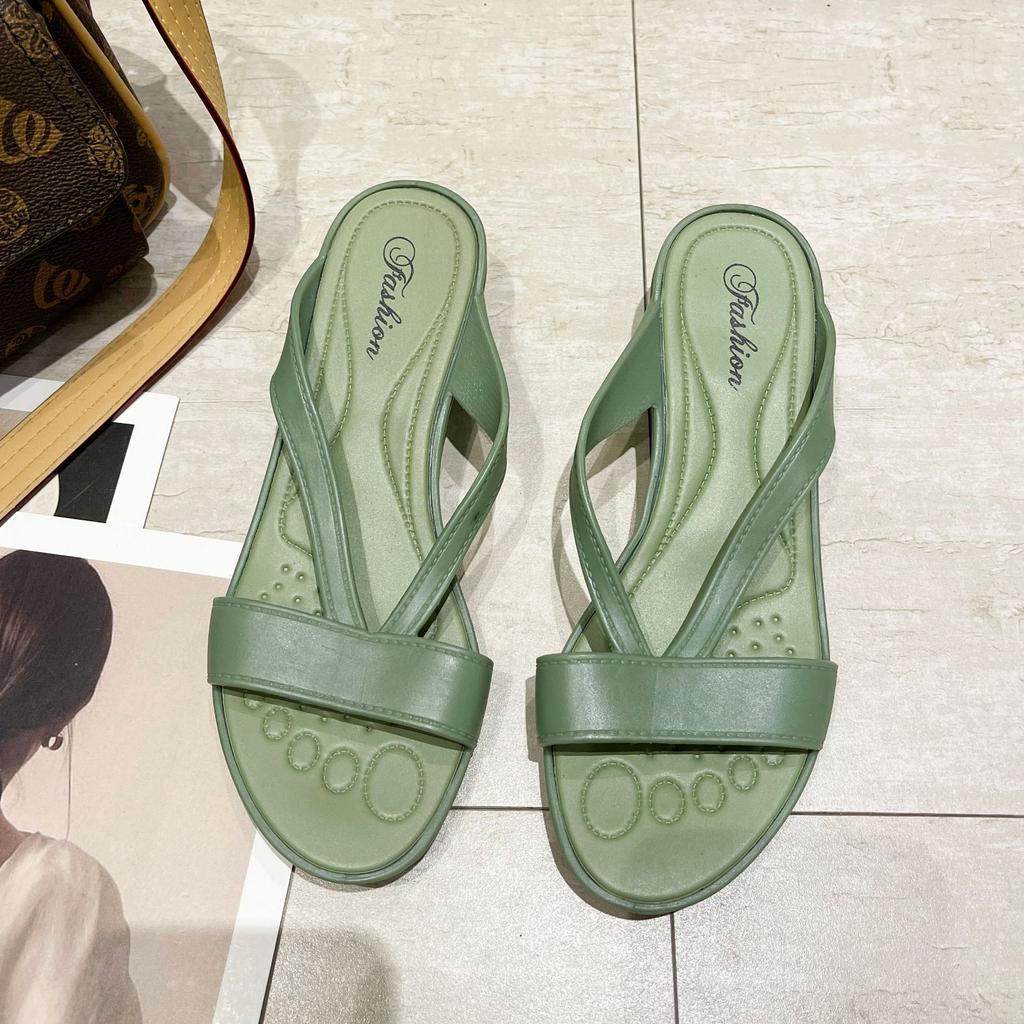 Тапочки женские 2025 года, новая летняя одежда на плоской подошве, женские классные тапочки, повседневные полутапочки, пляжная обувь