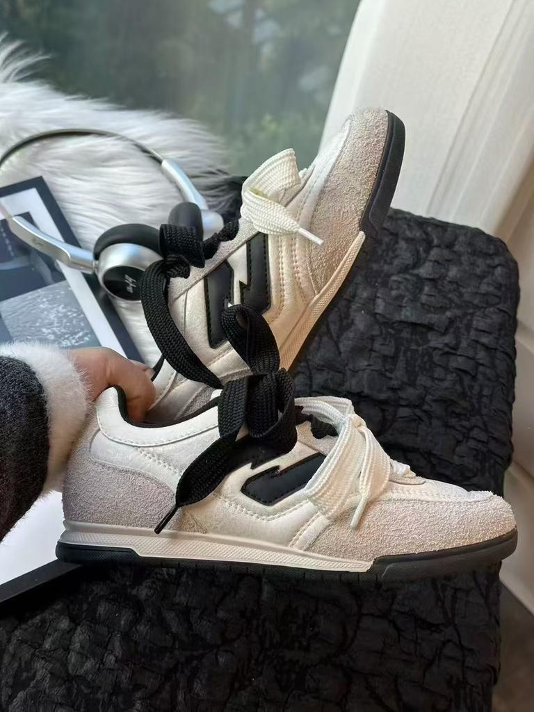 A Pair of Shoelaces, German Training Shoes, Spring 2025 New Internet Celebrity Versatile Casual Board Shoes, Women's Korean Retro Little White Shoes