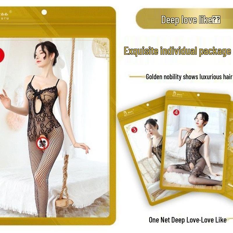 Комплект нижнего белья Temptation: Боди-сетка с открытой промежностью и чулками