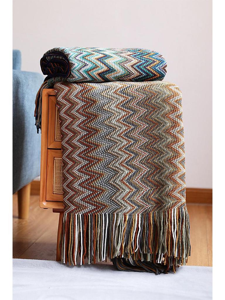 Вязаный диван в стиле бохо и летнее одеяло для сна