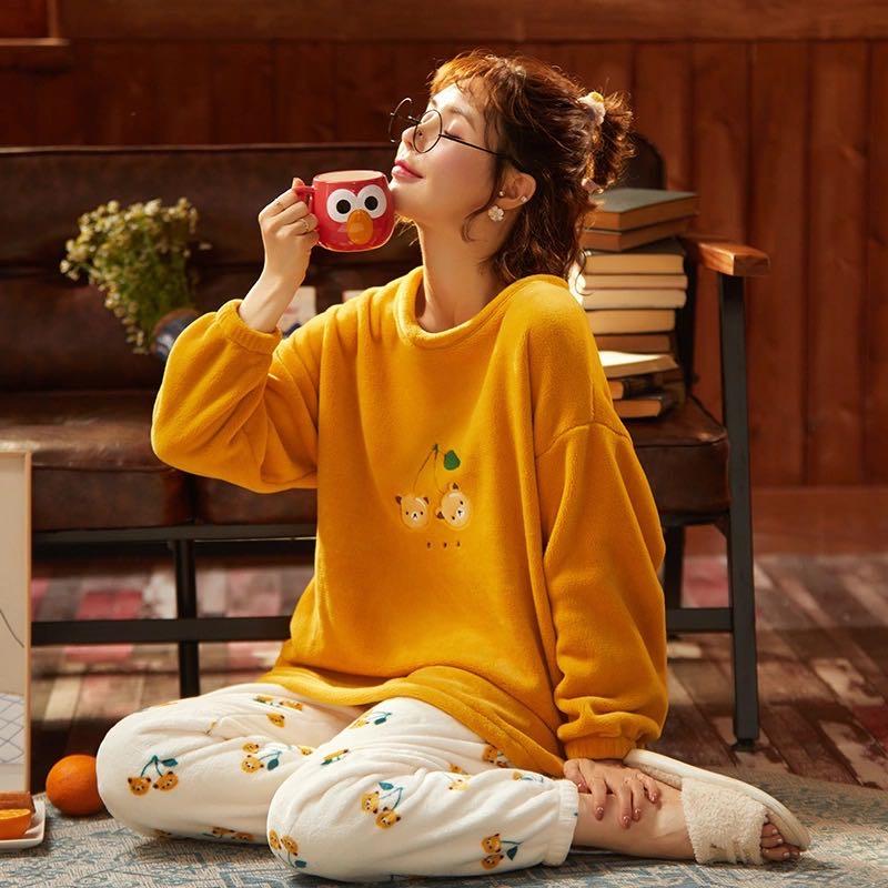 Women's Long-Sleeve Flannel Pajamas - Cute Cartoon Coral Fleece Set for Fall & Winter