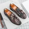 Цветные кожаные лоферы с вышивкой и кисточками: Кожаные туфли без шнурков большого размера для мужчин, идеально подходят для банкета и делового стиля, весенне-осенний стиль.