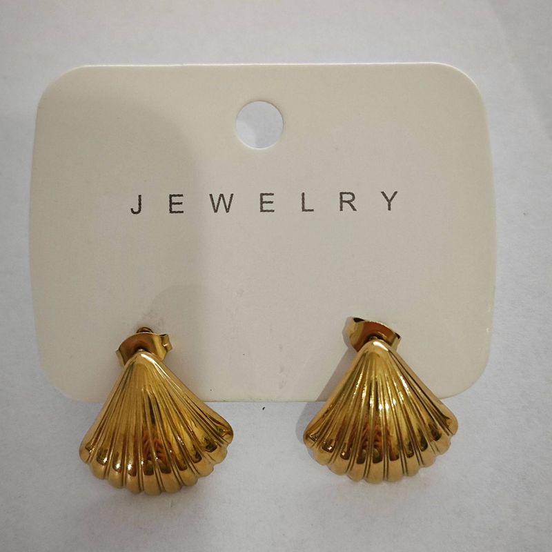 European and American Minimalist Style High-End Stainless Steel Earrings with Exaggerated Petal Geometric Shell Texture Titanium Steel Earrings