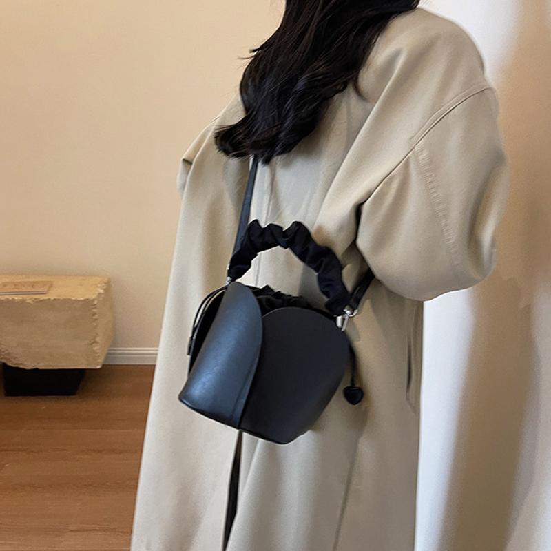 Drawstring Design Water Bucket Bag Women Solid Vegetable Basket Handheld Crossbody Bag Autumn Winter New High End Wedding Bag