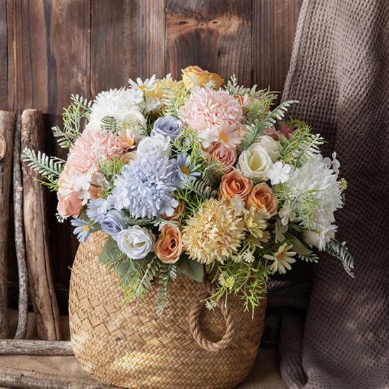 Практичный искусственный букет без полива. Яркий цвет создает атмосферу.