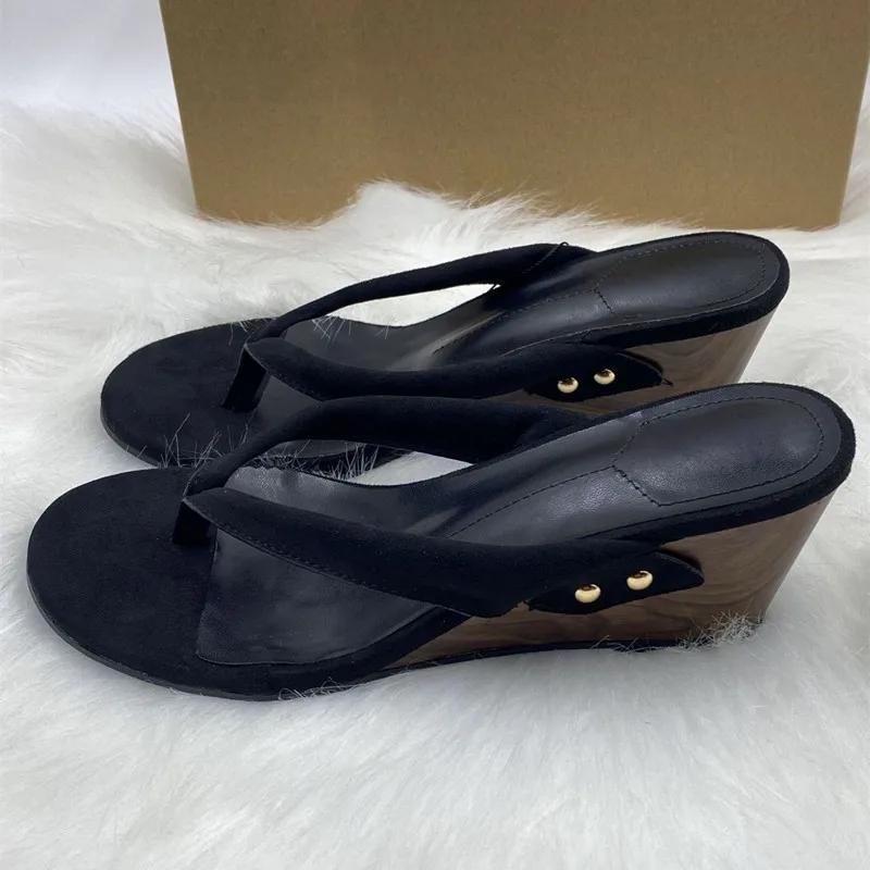 Fashion Retro Metal Rivet Decoration Brand Slippers Women Comfortable Clip Toe Wedges Slide Sandals Summer Sexy Holiday Beach Flip Flops
