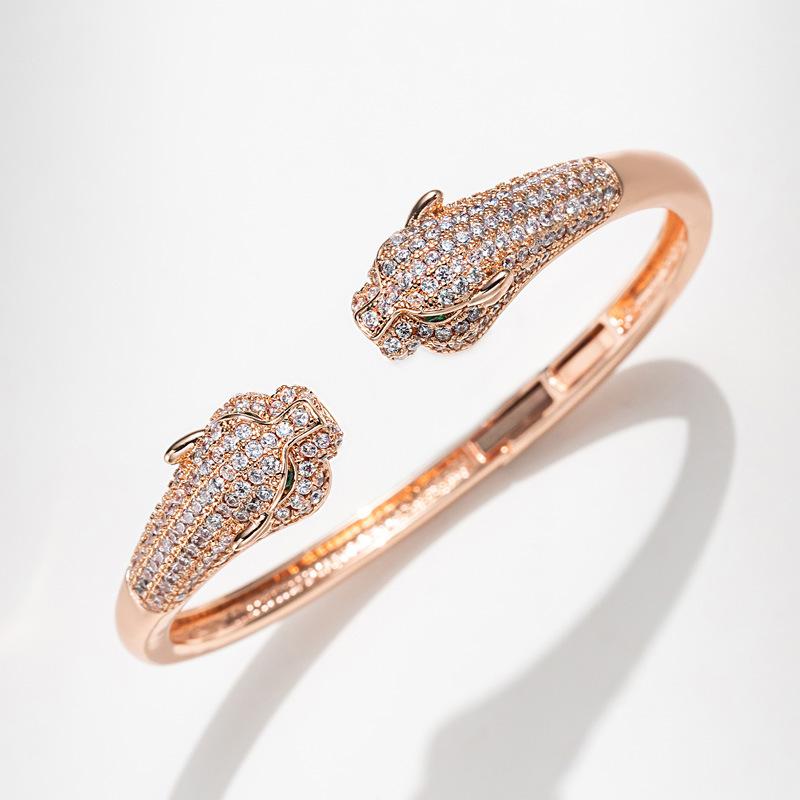 Браслет с леопардовым принтом и инкрустацией из циркония Heavy Industry с современным дизайном и открытым ртом