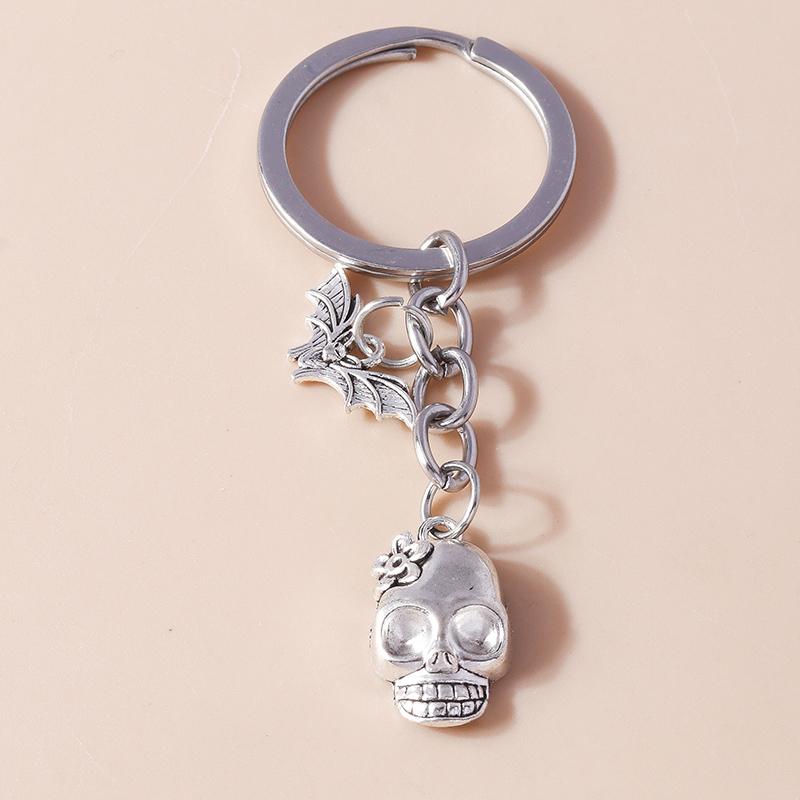 Fashion Stainless Skull Keychain Halloween Skeleton Bat Pumpkin key Rings for Men Women Handbag Pendants DIY Party Jewelry Gifts