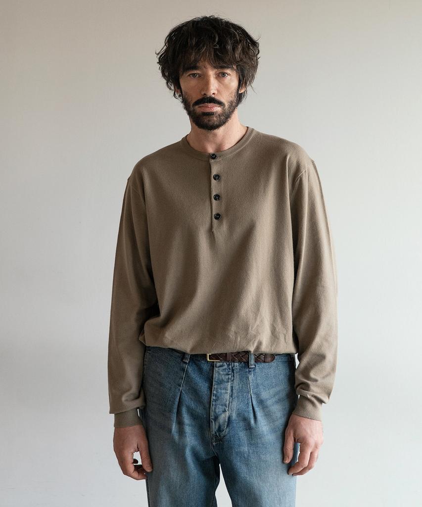 ANOTHER OFFICE French Henry Neck Knit (Army Khaki)