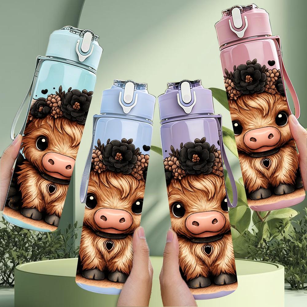 1PC Fluffy Highland Cow Art 750ml Color Plastic Sports Water Bottle Leakproof Flip Straw Lid Suitable for Sports Office Home Use