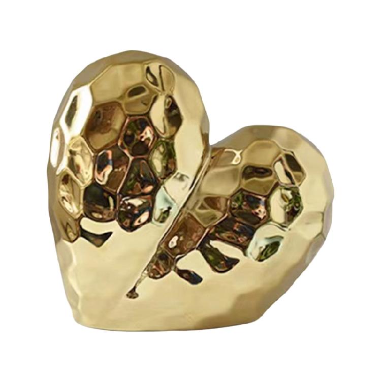 Refined Heart Shape Ceramics Statue Living Room Adornment Offering Aesthetic Appeal and Timeless Love Symbolism