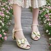 2025 Лето Новые Этнические Сандалии Женские Мягкая Кожа Средний Каблук Мягкая Подошва Удобные Полые Туфли для Мамы Толстый Каблук Туфли с Открытым Носком