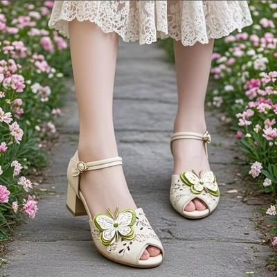 2025 Лето Новые Этнические Сандалии Женские Мягкая Кожа Средний Каблук Мягкая Подошва Удобные Полые Туфли для Мамы Толстый Каблук Туфли с Открытым Носком