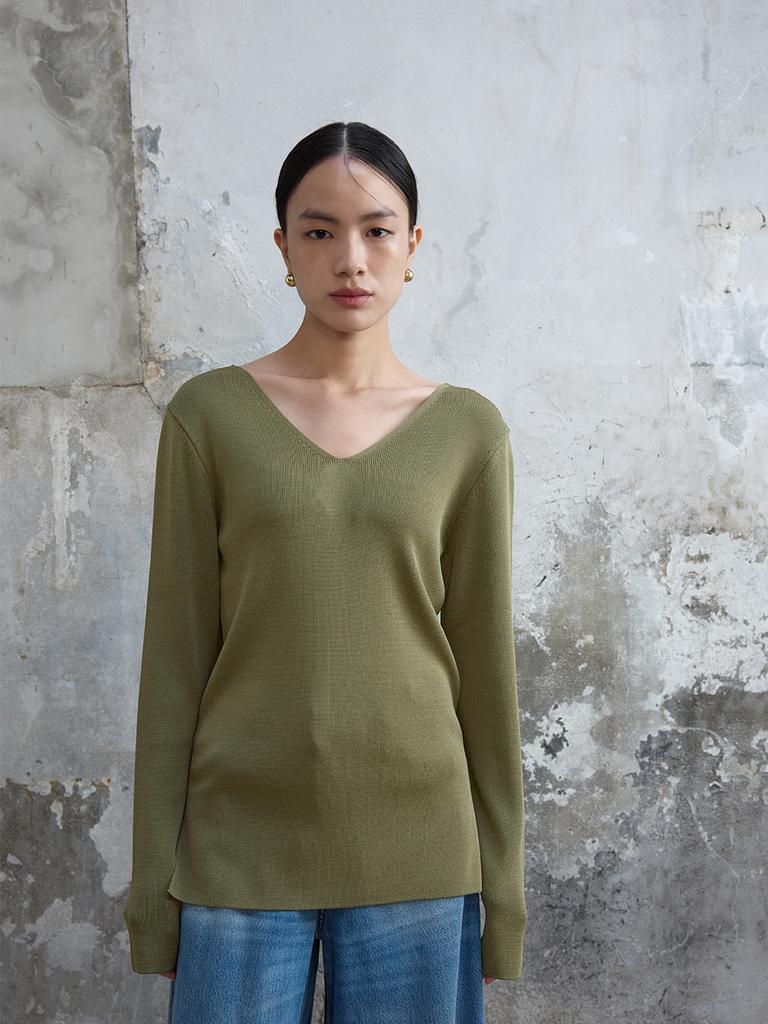 THE BOONDOCK SAINTS V-Neck Knit Top Olive
