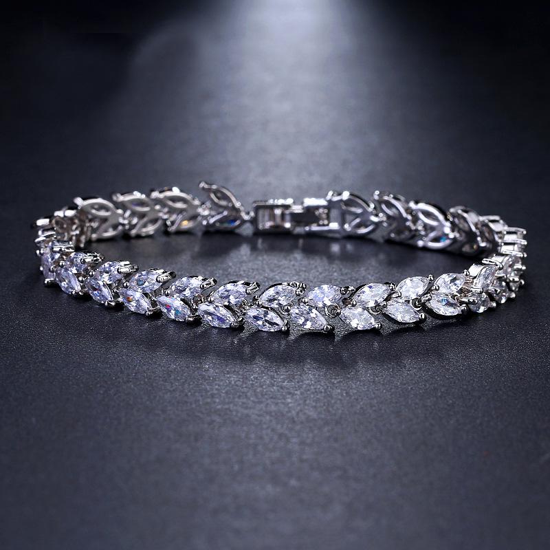Korean Fashion Zircon Leaf Bracelet - Elegant Street Style for Women