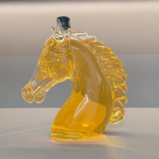 Whiskey Bottle Engraved Horse Head Shape Glass Decanter for Whiskey