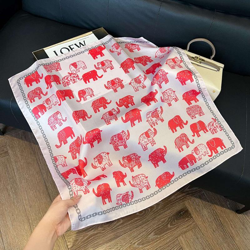 Retro silk scarves for women's new high-end accessories, neck small square scarf, scarf waist, fashionable and versatile, and gifts can be given.