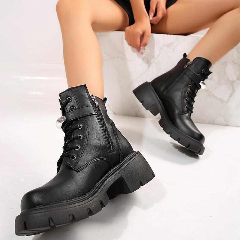 Большие размеры 43, черные армейские ботинки на платформе, женские, с металлическим декором, на шнуровке, на щиколотке, в стиле панк, с толстой подошвой, мотоциклетные ботинки