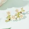 Yishu Pear Blossom Brooch High-End Women'S Niche Design Sense Brooch Pearl Enamel Blossom Pin Suit Coat Accessories